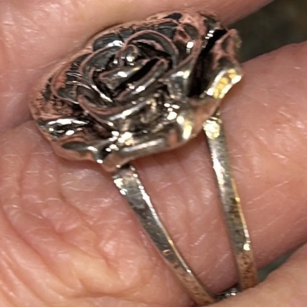 American Vintage detailed rose